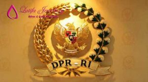 seni tempah logam tembaga logo garuda logo dpr mpr ukiran asli tatah buat bikin produksi